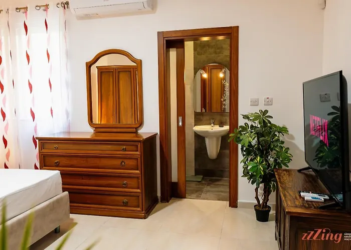 A Pretty In Malta's Fishing Village مرسلوك